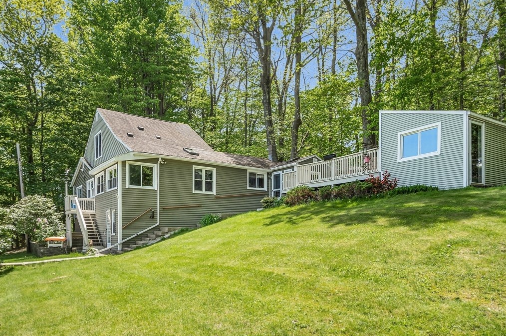 11 Overlook Dr, Leicester, MA 01524