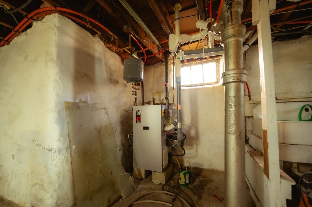 176 Ferry St, Lawrence MA  01841-1330 exterior