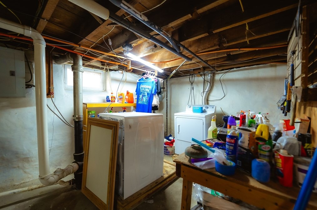 176 Ferry St, Lawrence MA  01841-1330 exterior