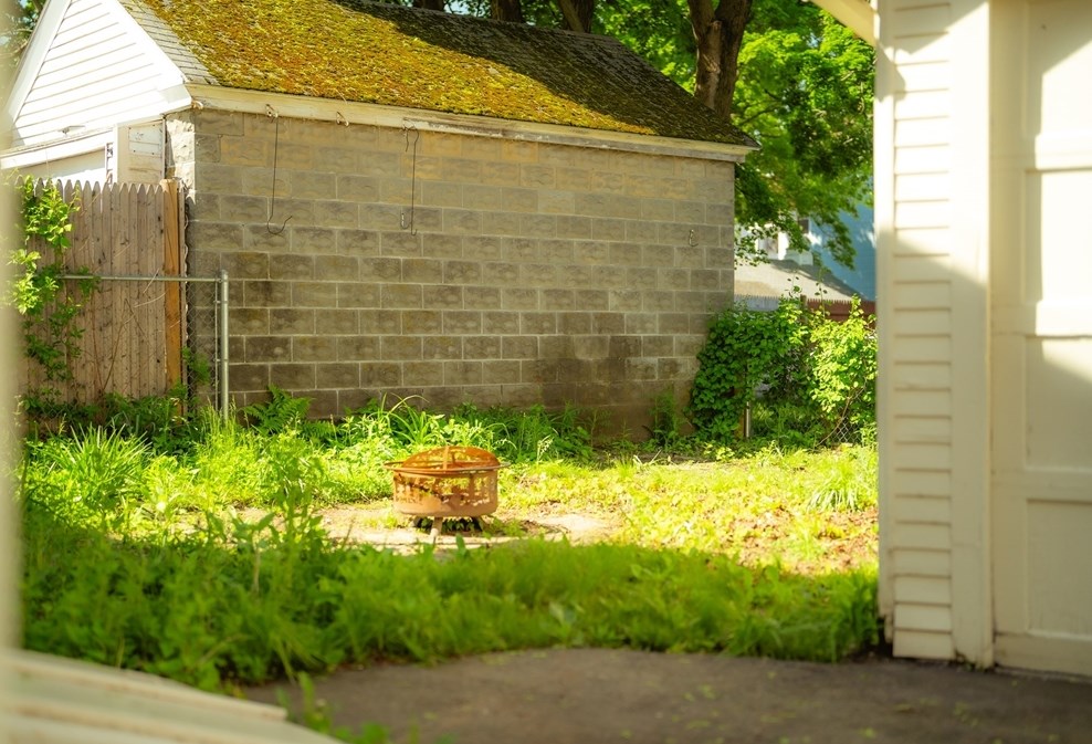 176 Ferry St, Lawrence MA  01841-1330 exterior