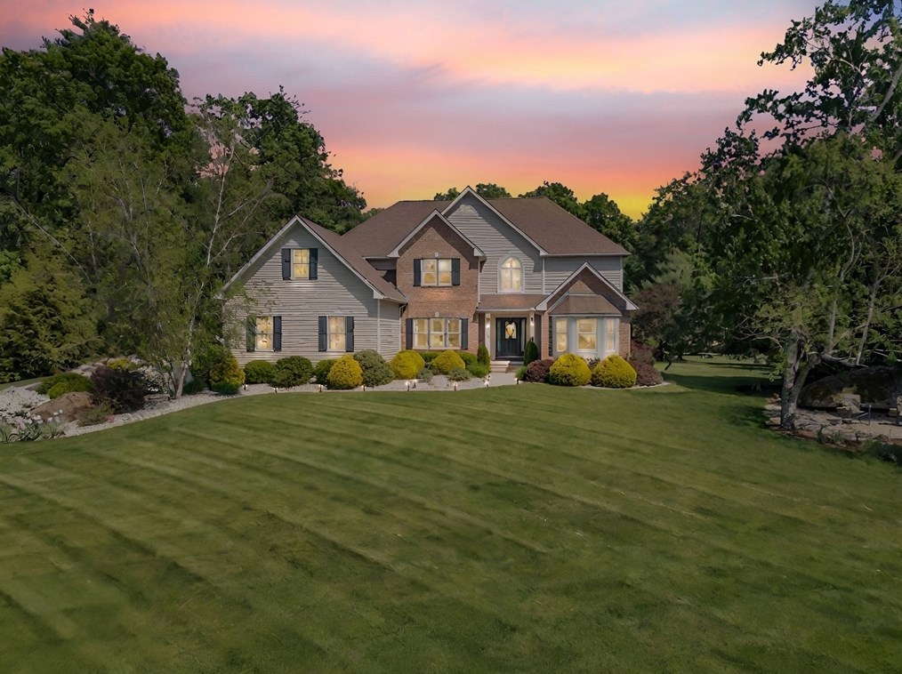 114 Maximilian Dr, Granby, MA 01033-9469