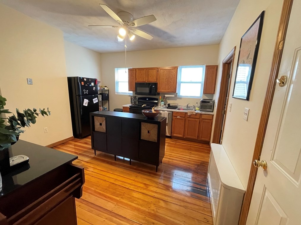 869 South St, Roxbury-Xing, MA 02135 exterior