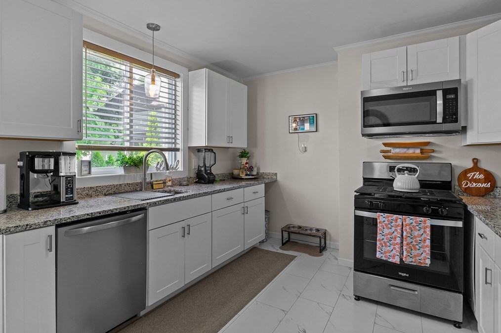 28 Borden St, New Bedford MA 02740-3317 exterior