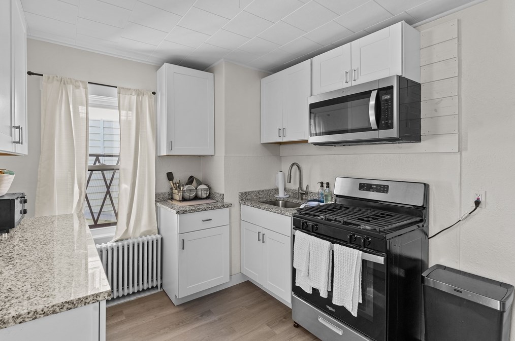 28 Borden St, New Bedford MA 02740-3317 exterior