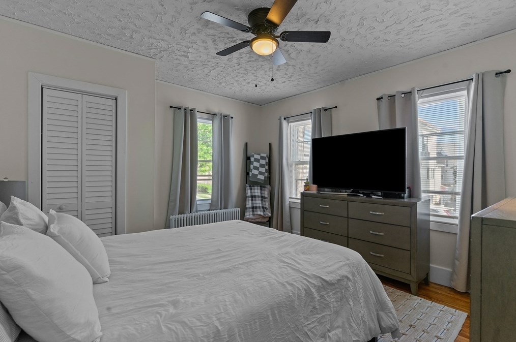 28 Borden St, New Bedford MA 02740-3317 exterior