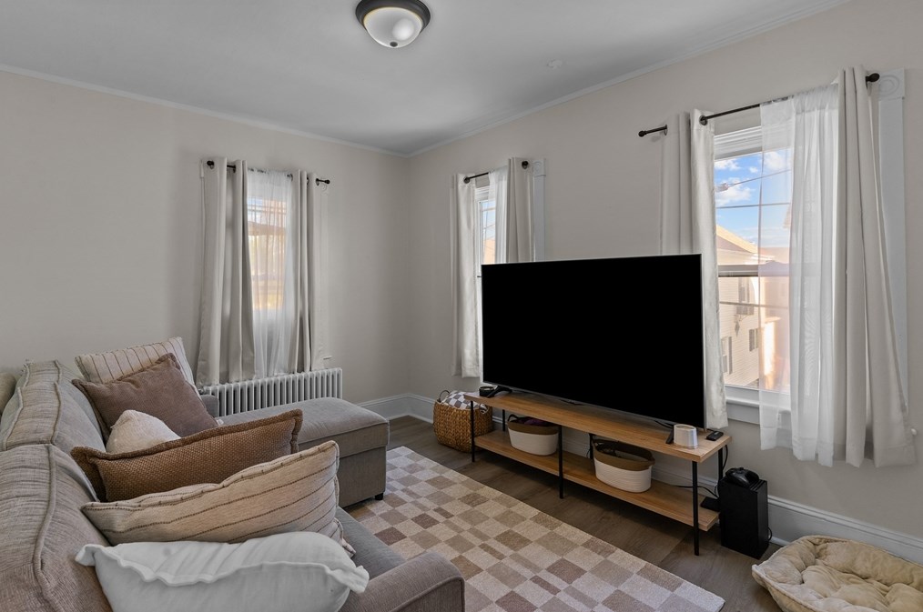 28 Borden St, New Bedford MA 02740-3317 exterior