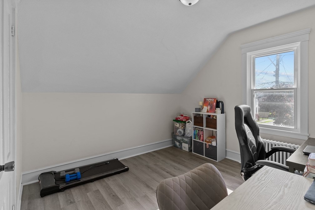 28 Borden St, New Bedford MA 02740-3317 exterior