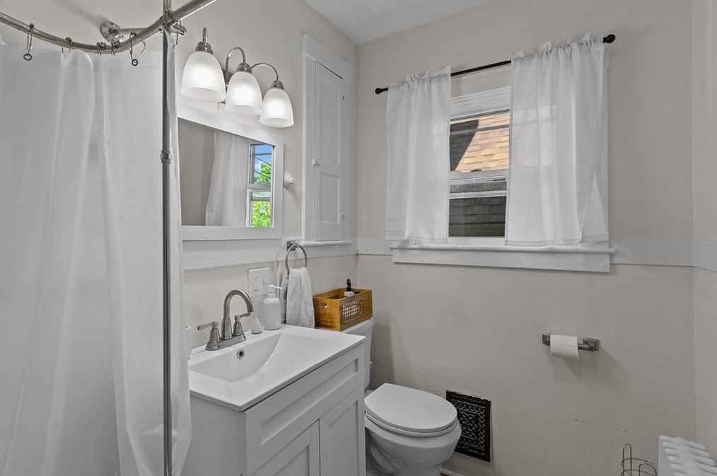 28 Borden St, New Bedford MA 02740-3317 exterior