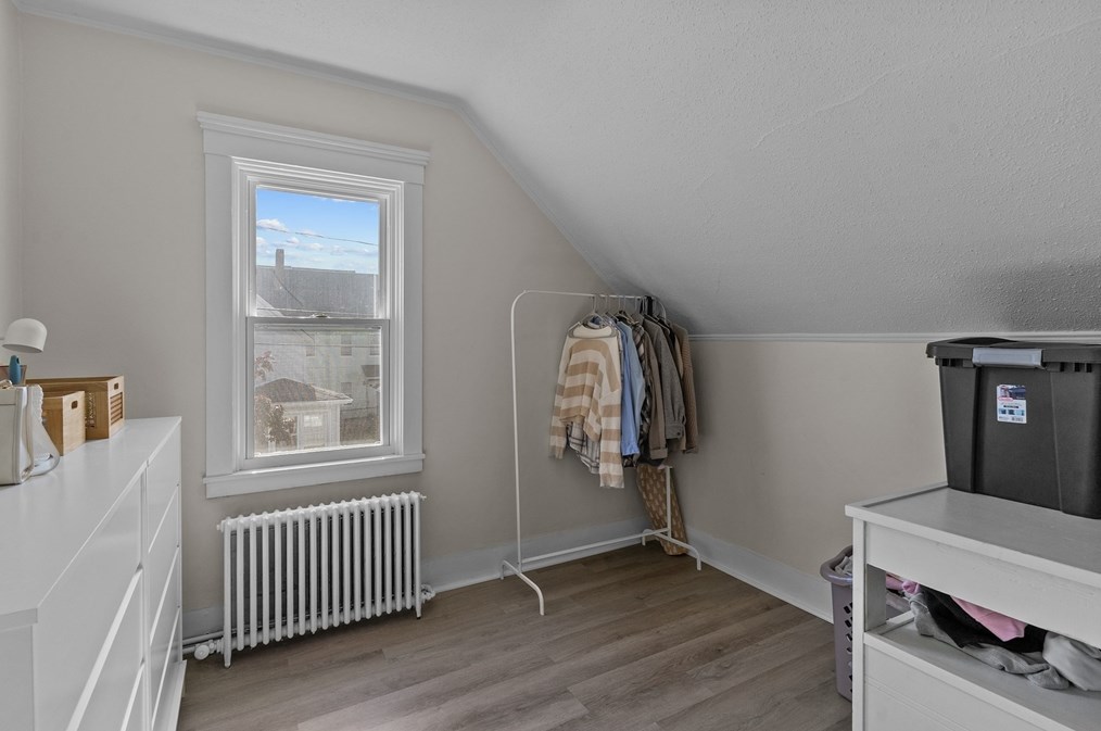 28 Borden St, New Bedford MA 02740-3317 exterior