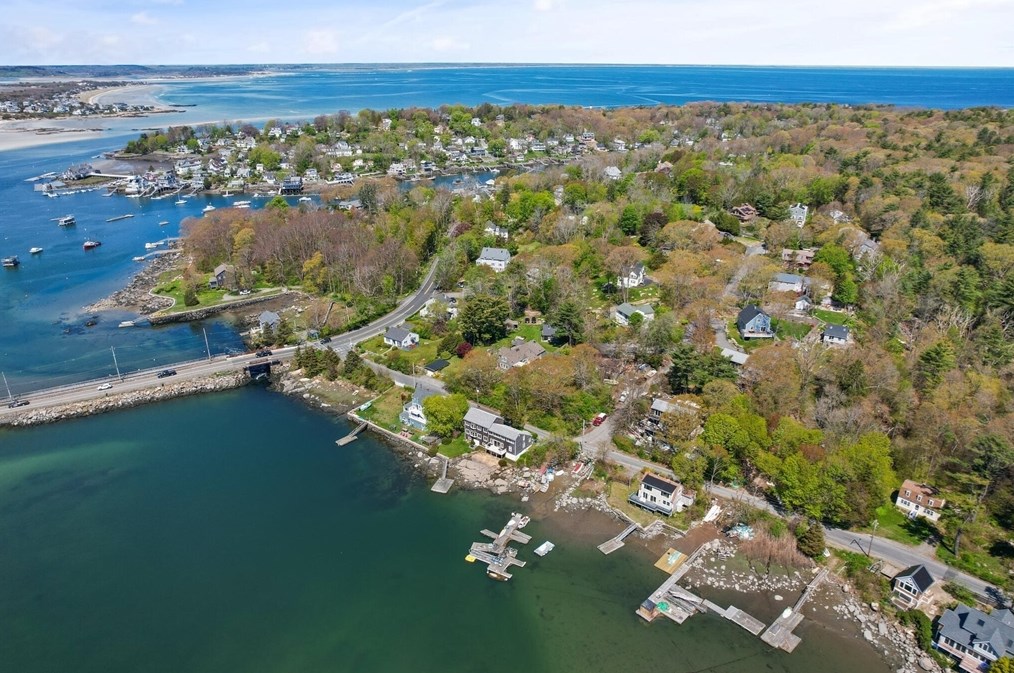 19 Youngs Rd, Gloucester, MA 01930