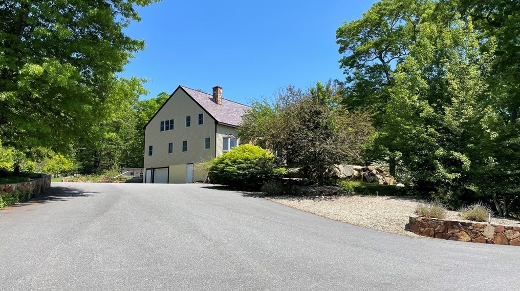 50 Milford St, Mendon, MA 01756-1028