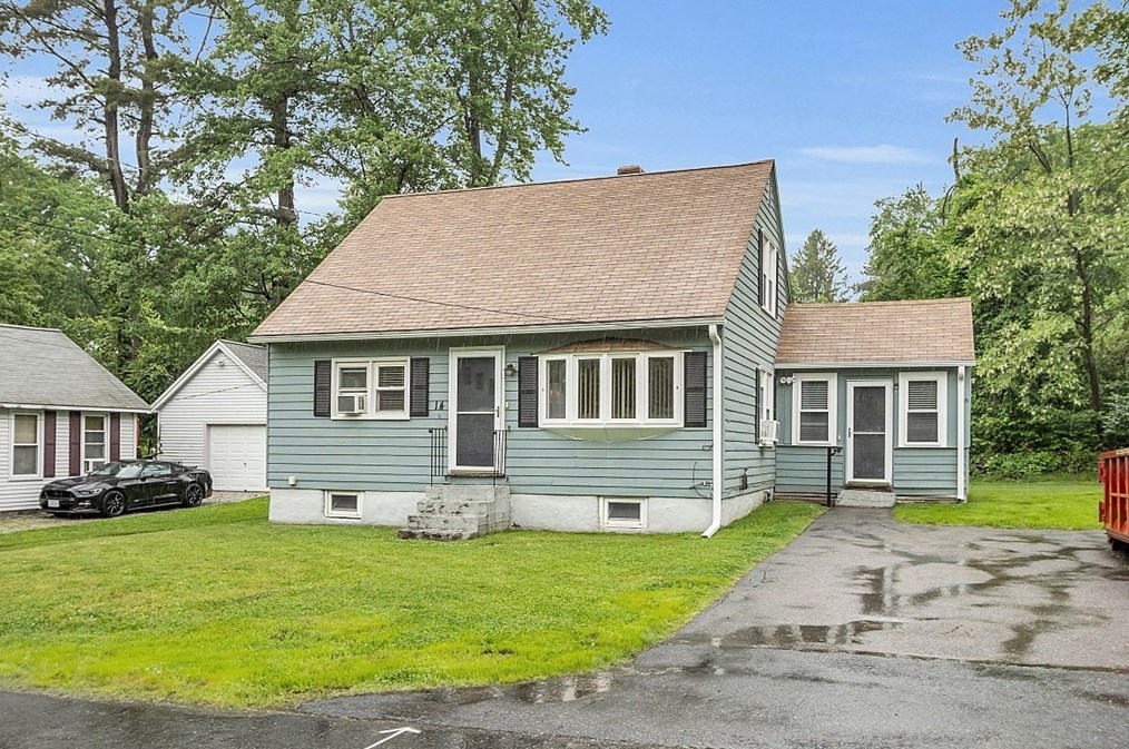 14 Lakeview Ave, Lunenburg, MA 01462 exterior