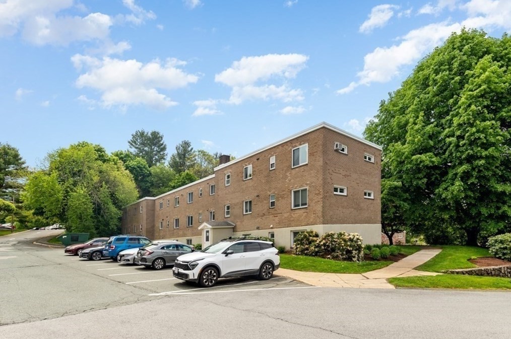 19 Jacqueline Rd, Waltham MA 02452-4906 exterior