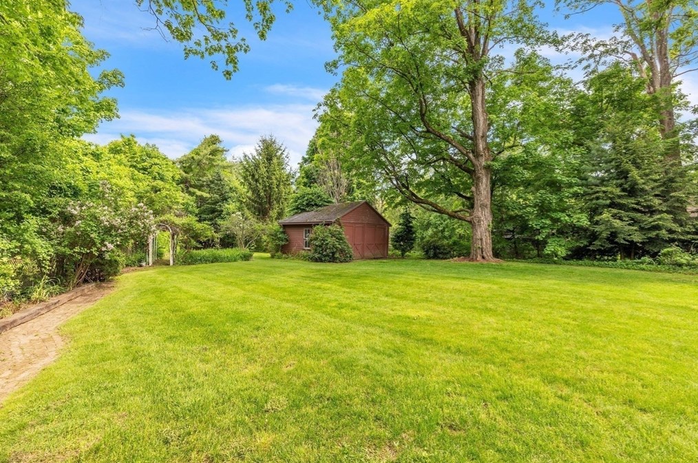 3 Cherry St, Greenfield MA 01301-1409 exterior