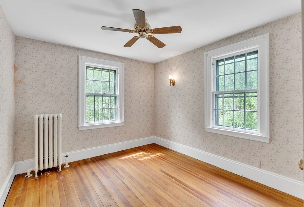 3 Cherry St, Greenfield MA 01301-1409 exterior