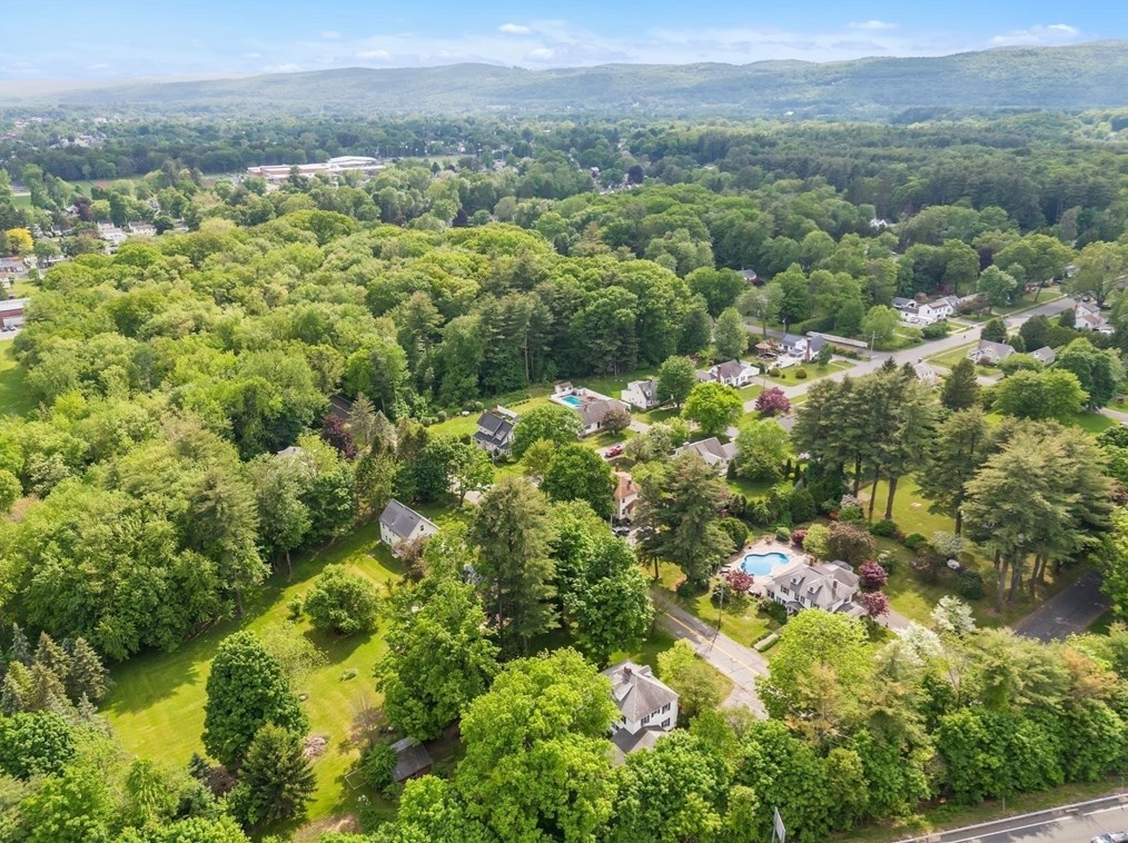 3 Cherry St, Greenfield MA 01301-1409 exterior