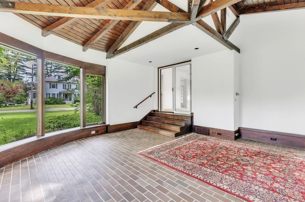 3 Cherry St, Greenfield MA 01301-1409 exterior