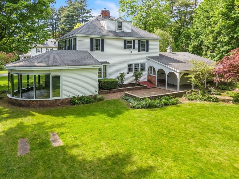 3 Cherry St, Greenfield MA 01301-1409 exterior