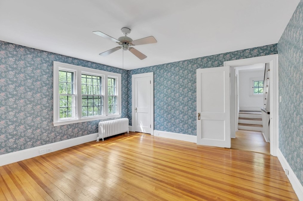 3 Cherry St, Greenfield MA 01301-1409 exterior