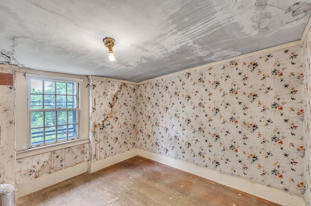 3 Cherry St, Greenfield MA 01301-1409 exterior