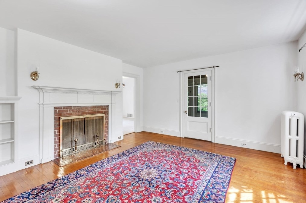 3 Cherry St, Greenfield MA 01301-1409 exterior