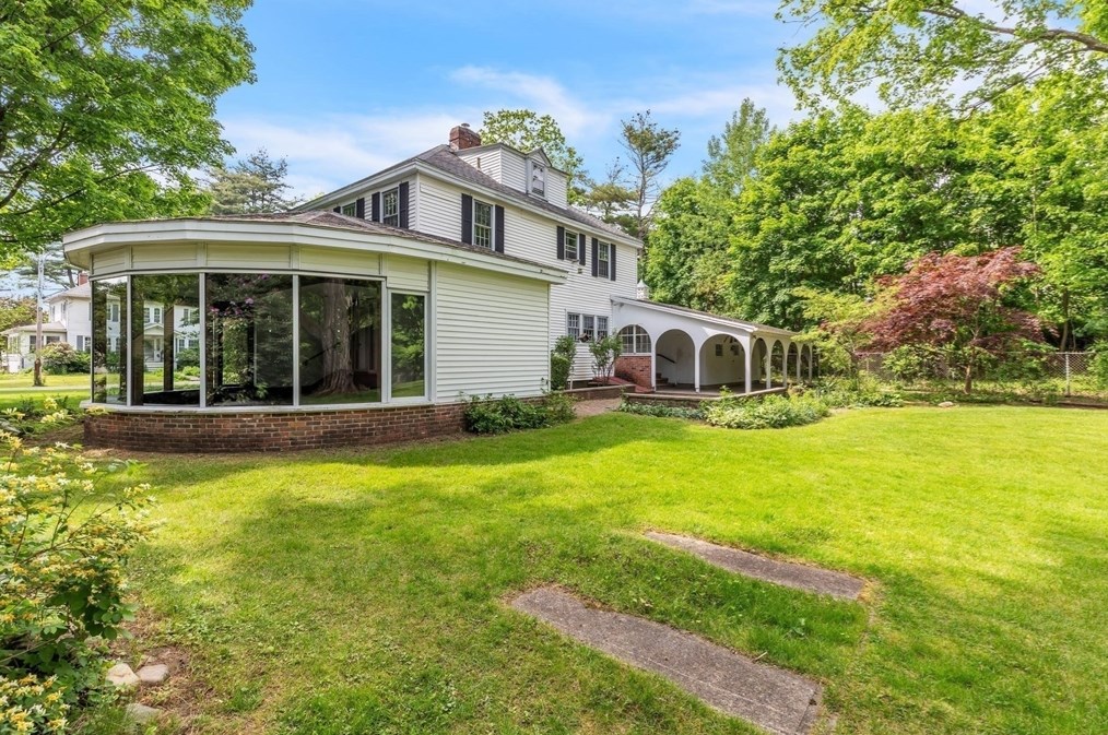 3 Cherry St, Greenfield MA 01301-1409 exterior