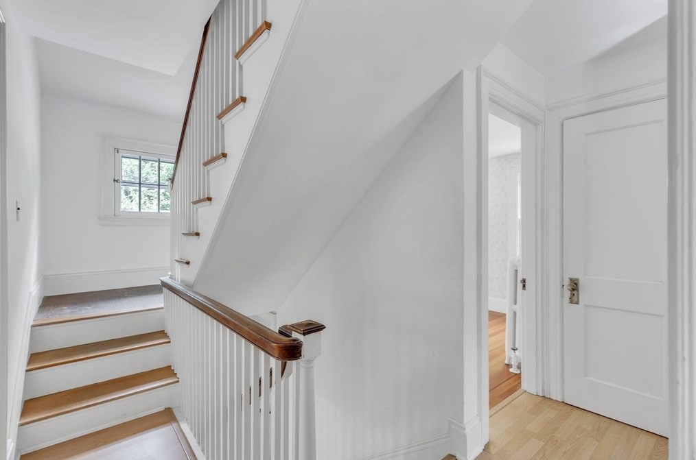 3 Cherry St, Greenfield MA 01301-1409 exterior