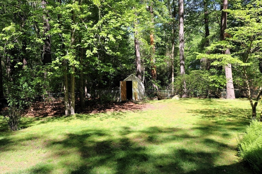 59 Fox Hl Dr, East Bridgewater MA 02324-2333 exterior