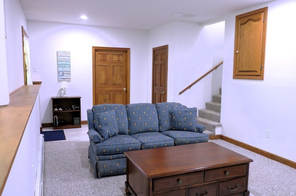 59 Fox Hl Dr, East Bridgewater MA 02324-2333 exterior