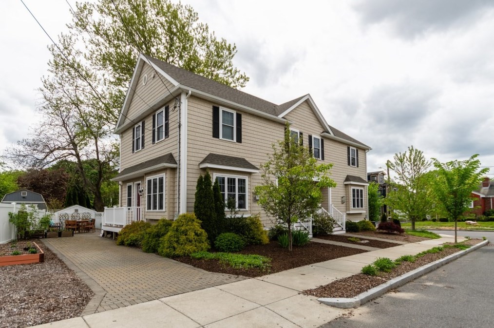 11 Loomis Ave #11, Watertown, MA 02472