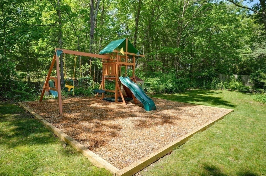 95 Ml St, Franklin MA 02038-1224 exterior