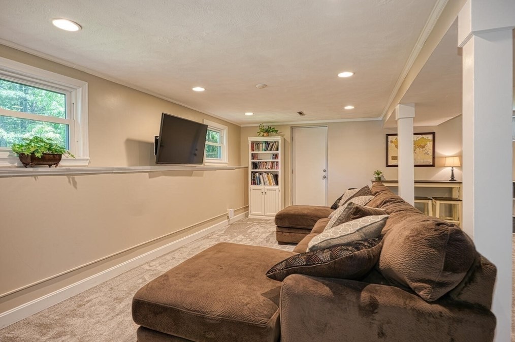 95 Ml St, Franklin MA 02038-1224 exterior