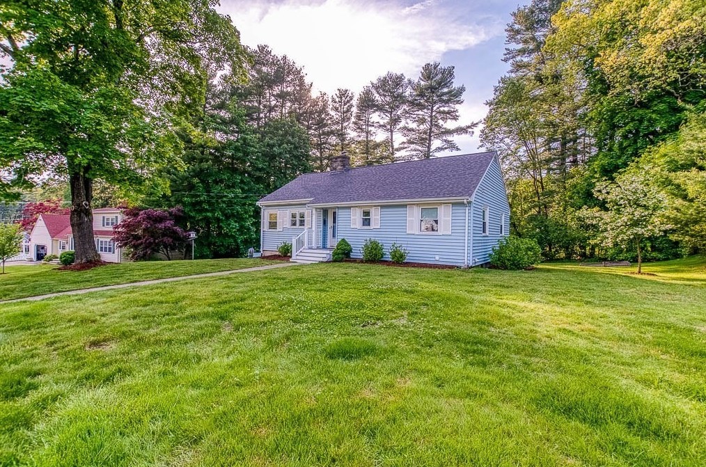 37 Morningside Dr, Walpole, MA 02081 exterior