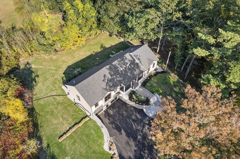 56 Pawtucket Blvd, Tyngsborough MA 01879-1589 exterior