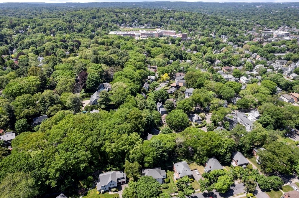 129 Withington Rd, Newton MA 02460-2037 exterior