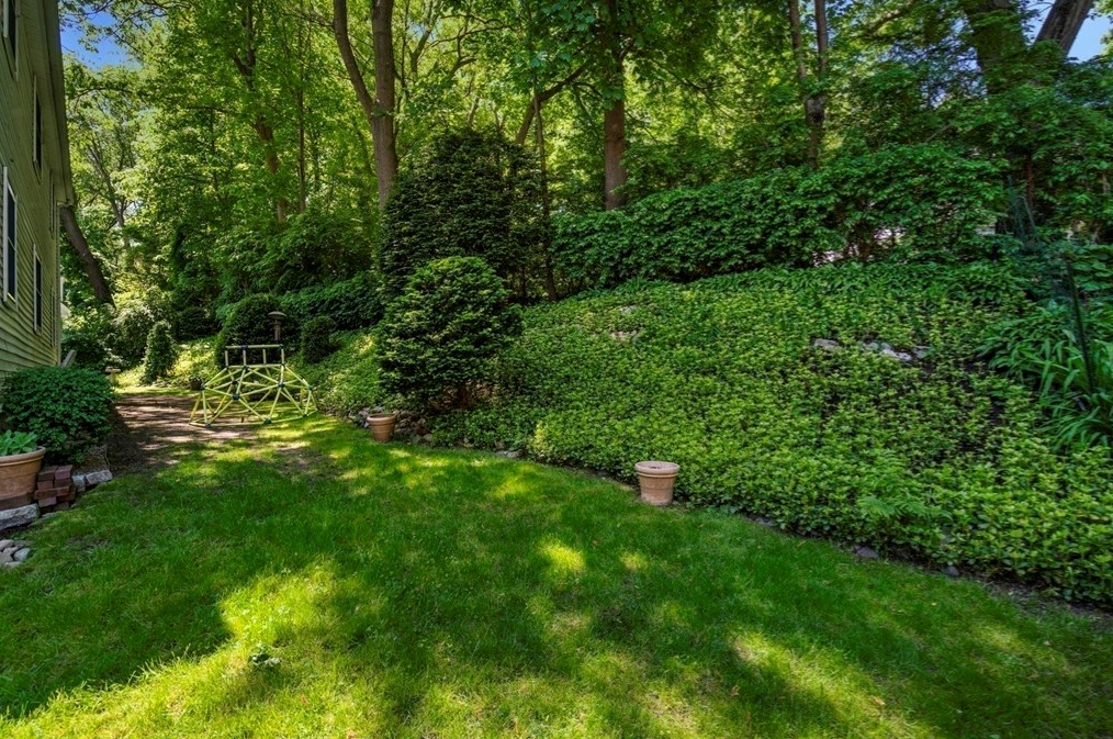 129 Withington Rd, Newton MA 02460-2037 exterior