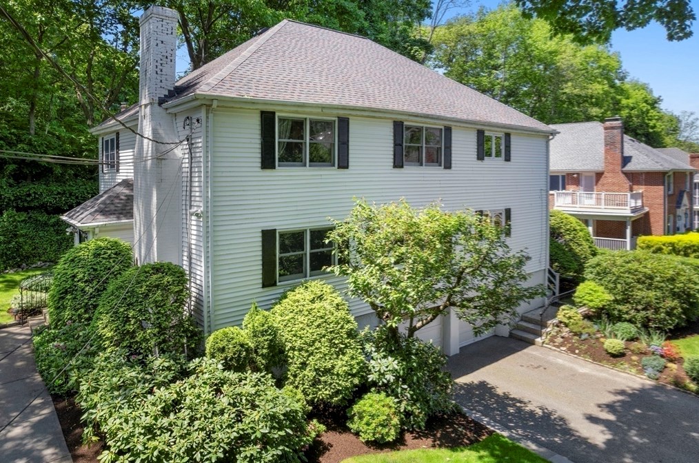 129 Withington Rd, Newton MA 02460-2037 exterior