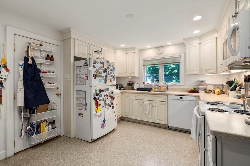 129 Withington Rd, Newton MA 02460-2037 exterior