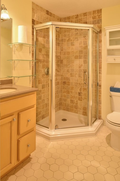 401 Colonial Dr, Ipswich MA 01938-1602 exterior