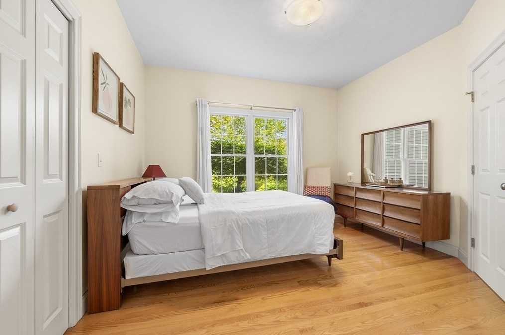 8 Wildewood Dr, Worcester MA 01612-1083 exterior