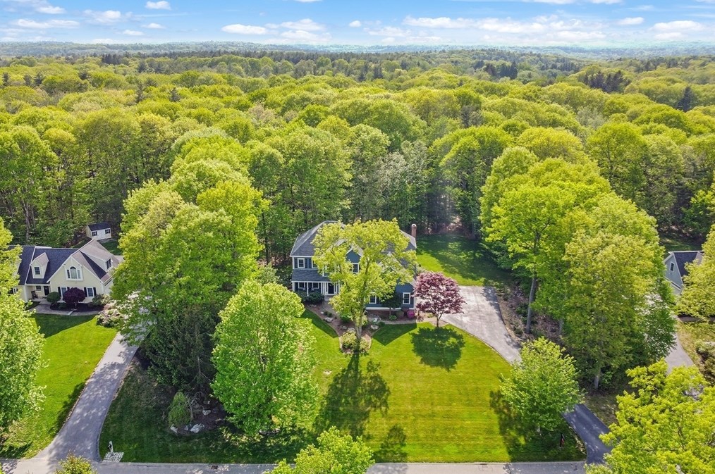 8 Wildewood Dr, Worcester MA 01612-1083 exterior