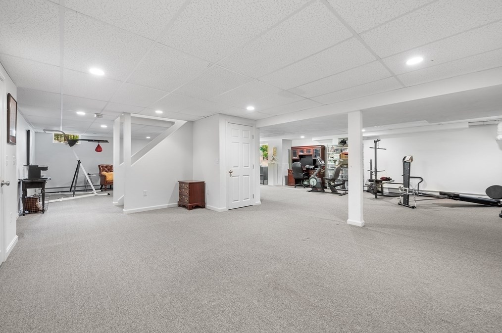 8 Wildewood Dr, Worcester MA 01612-1083 exterior