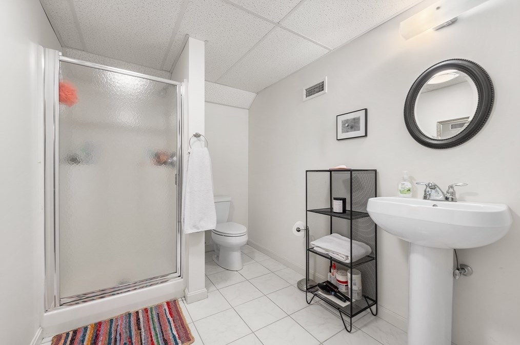 8 Wildewood Dr, Worcester MA 01612-1083 exterior