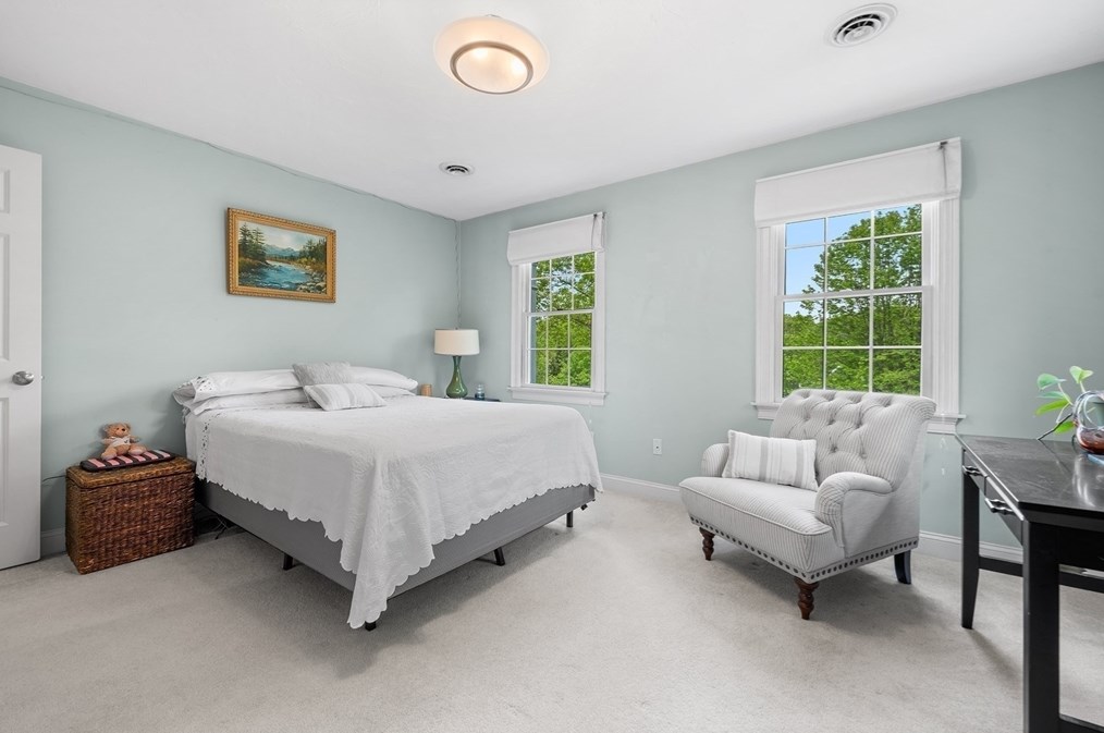 8 Wildewood Dr, Worcester MA 01612-1083 exterior