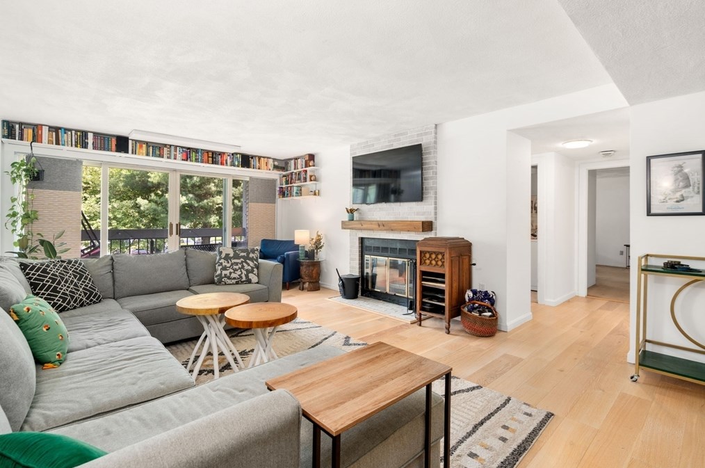 1100 Salem #8, Lynnfield, MA 01940