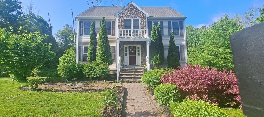 9 Falcon Ln, Haverhill, MA 01832-8904