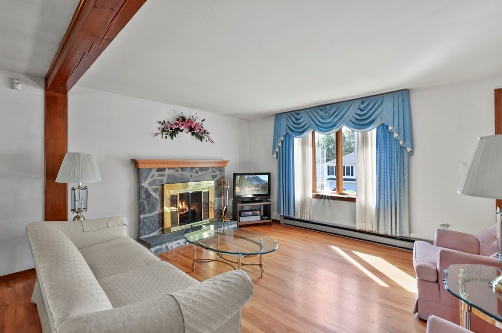 33 Malburn St, Leominster, MA 01453