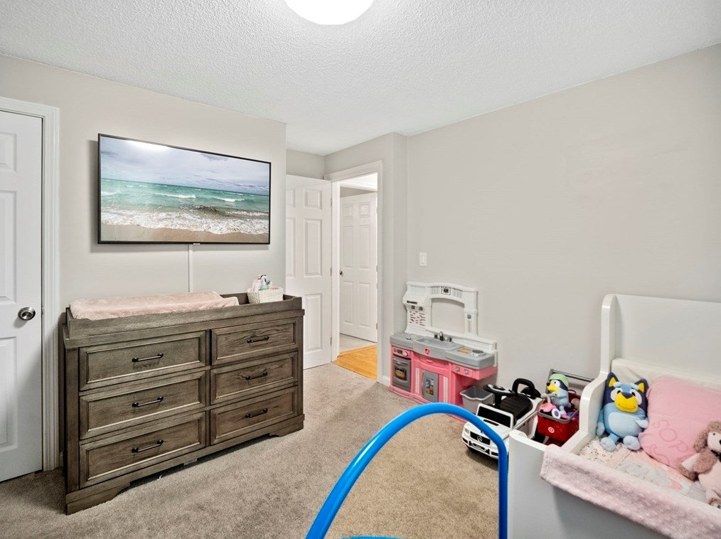 377 Butman Rd, Lowell MA 01852-4308 exterior