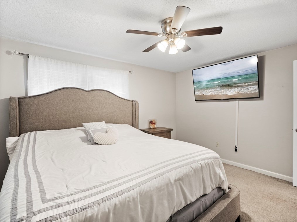 377 Butman Rd, Lowell MA 01852-4308 exterior