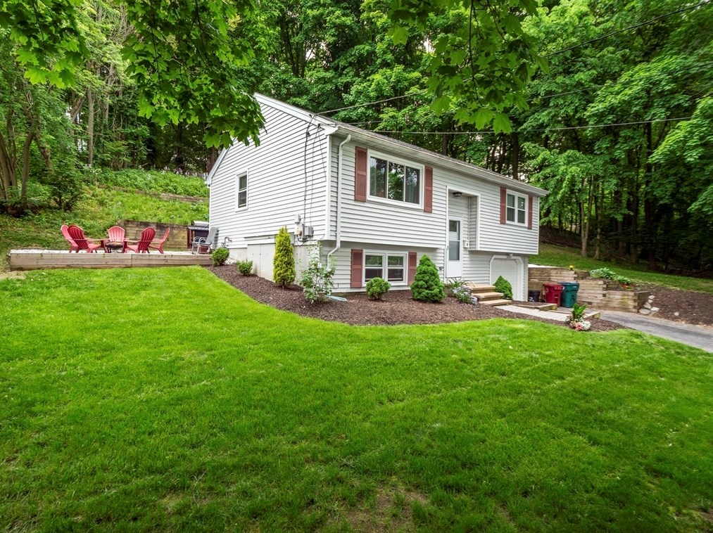 377 Butman Rd, Lowell MA 01852-4308 exterior